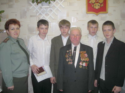 08:50 Паспорт юным гражданам Российской Федерации вручил ветеран Великой Отечественной войны